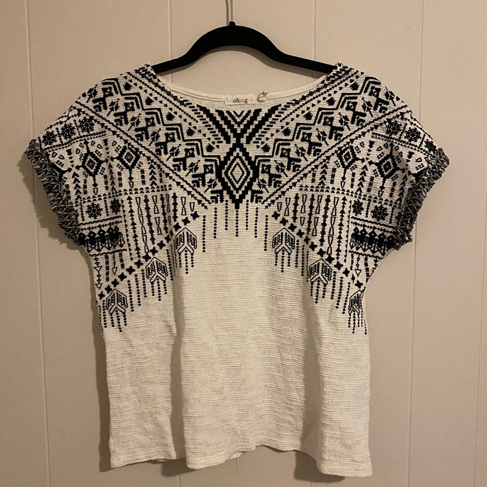 Small black and white patterned top